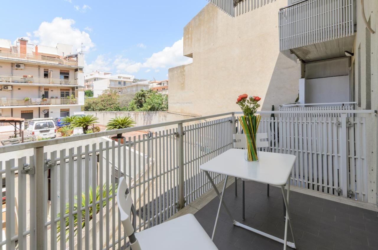 Marina D'Agro Residence Santa Teresa Di Riva Exterior photo